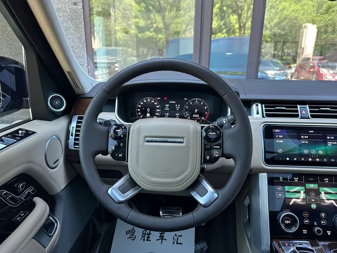 Land Rover Range Rover 2022 3.0 L6 400PS Heritage Extended Classic Edition фото 13