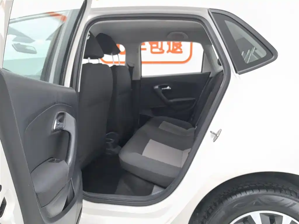 Volkswagen Polo 2014 1.4L Manual Trend Edition фото 15