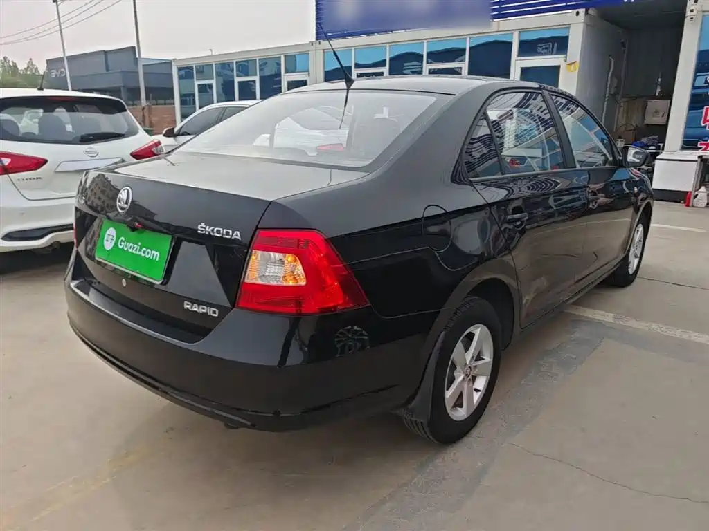 Škoda Rapid 2015 1.4L Manual Joy Selection фото 7
