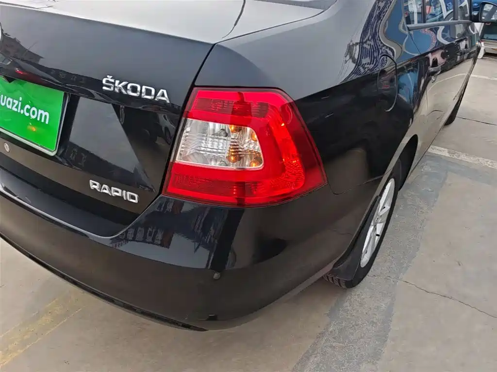 Škoda Rapid 2015 1.4L Manual Joy Selection фото 8