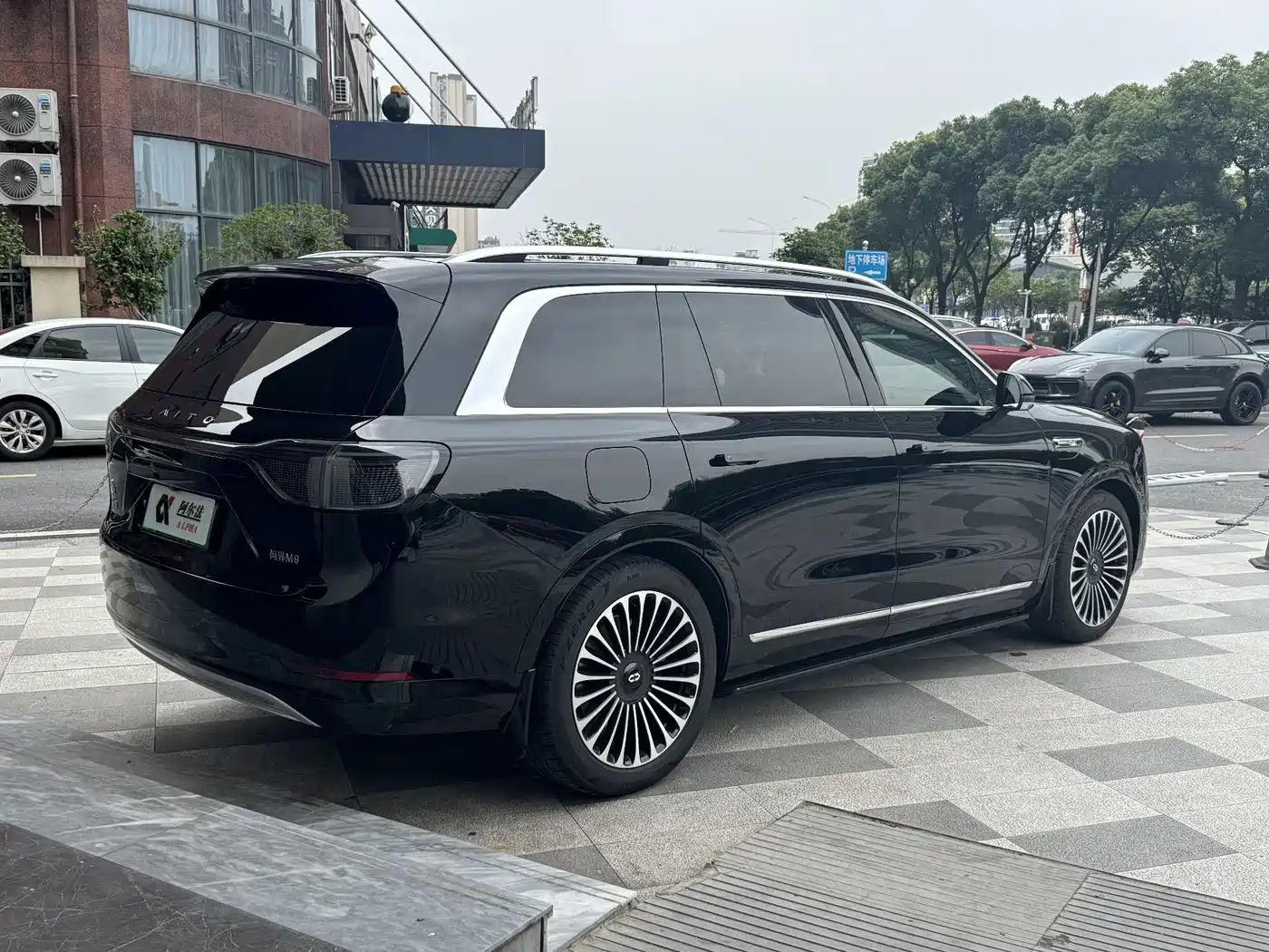 AITO Wenjie AITO M9 2024 Model Extended Range Ultra Edition 52kWh 5-Seater фото 4