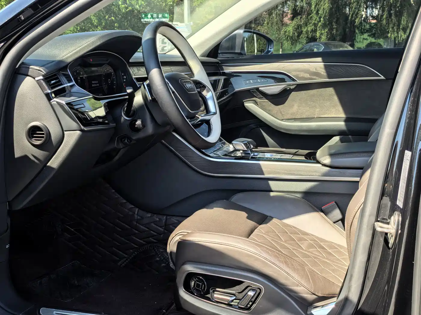 Audi A8 2022 A8L 50 TFSI quattro Comfort Collector's Edition фото 18