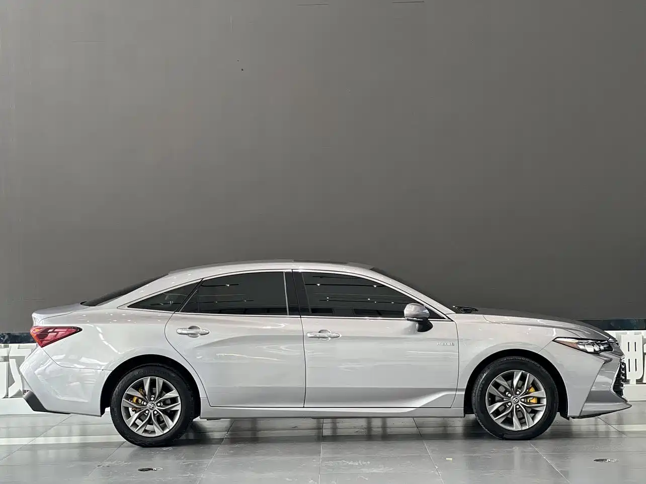 Toyota Avalon 2019 Hybrid 2.5L Luxury Edition China VI фото 16