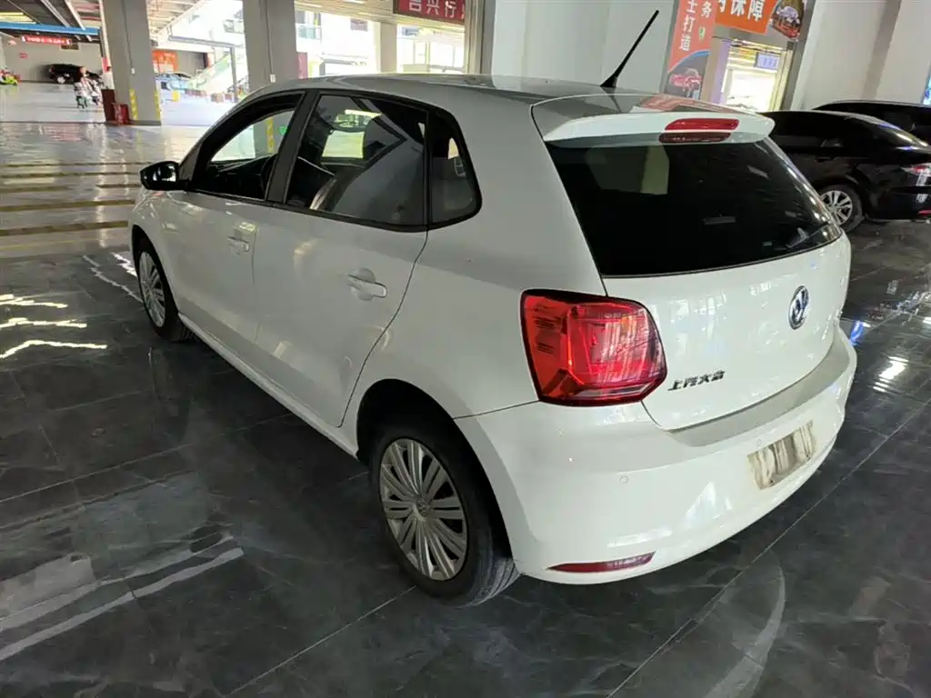 Volkswagen Polo 2016 1.6L Automatic Comfort фото 9