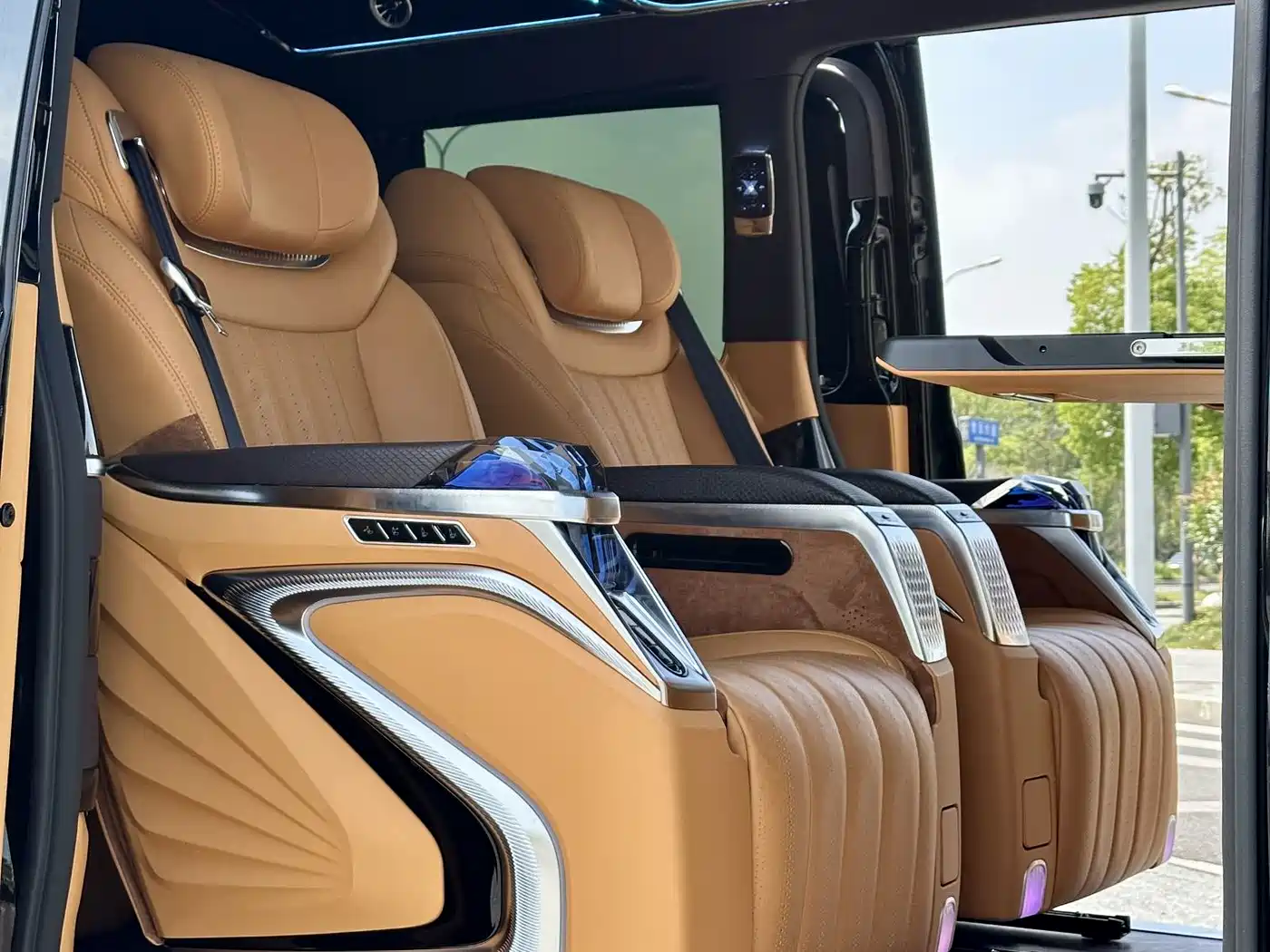 Mercedes-Benz V-Class 2022 V 260 L Long Wheelbase Luxury Edition фото 16