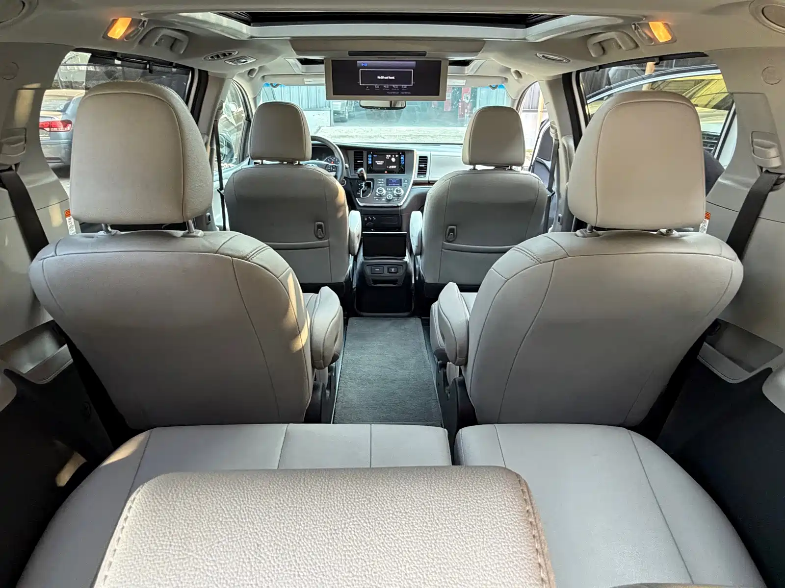 Photo 17 - Toyota Sienna