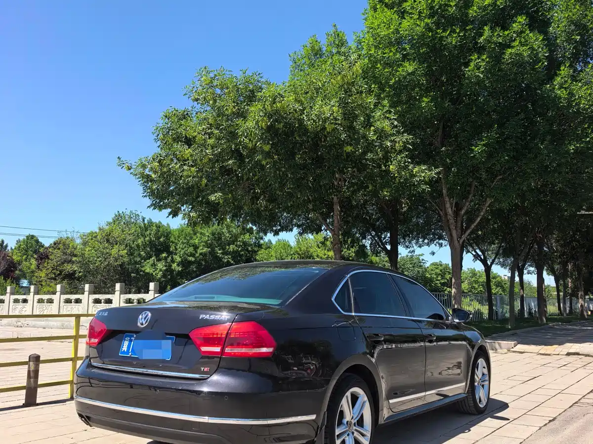 Volkswagen Passat 2015 1.8TSI DSG Prestige Edition фото 7