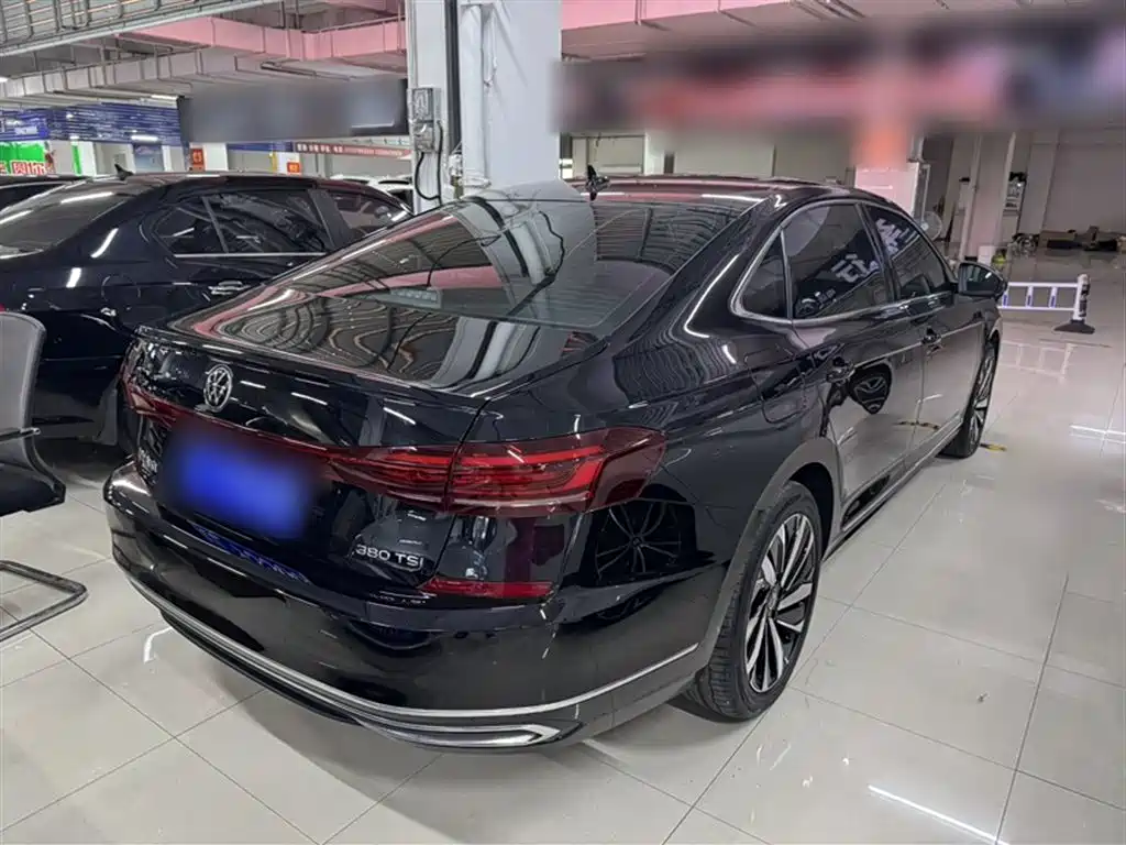 Volkswagen Passat 2024 380TSI Elite Edition фото 11