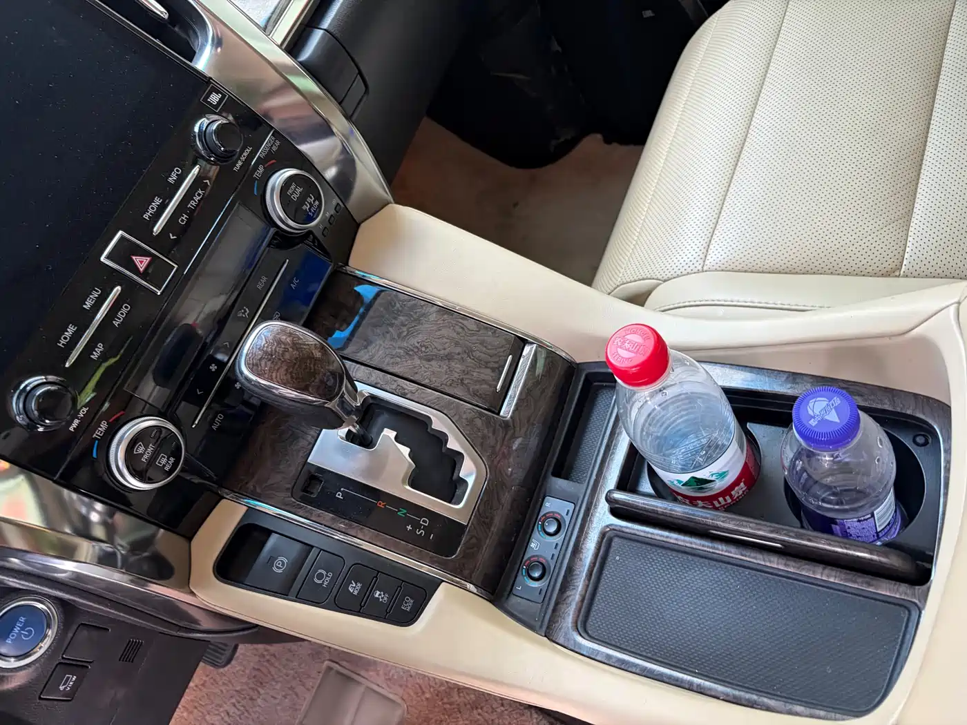 Toyota Vellfire 2020 Twin Engine 2.5L HV Premium Edition фото 11