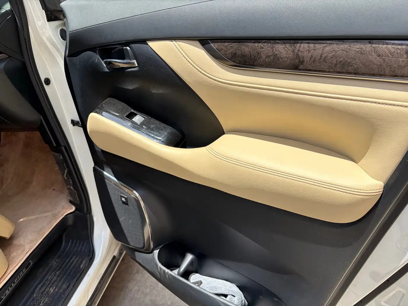 Toyota Vellfire 2020 Twin Engine 2.5L HV Premium Edition фото 14