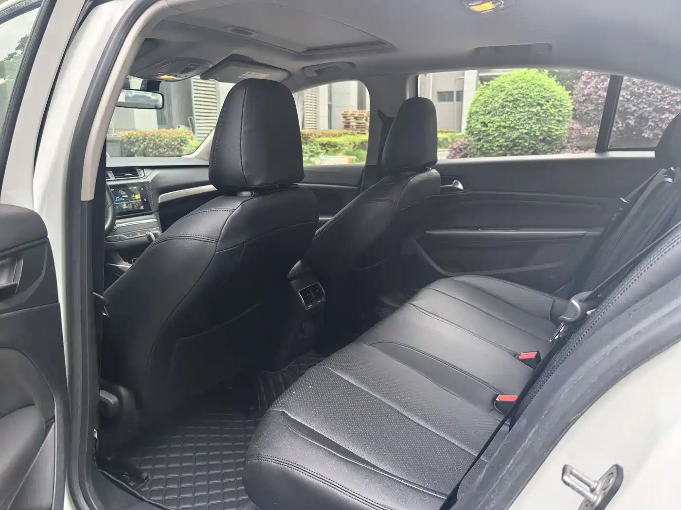 Peugeot 408 2014 1.8L Automatic Luxury Edition фото 12