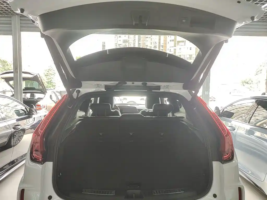 Photo 19 - Cadillac XT4