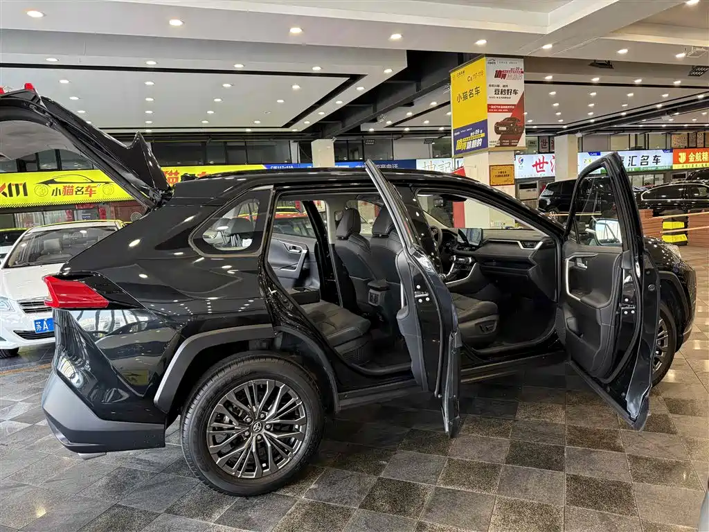 Toyota Wildlander 2023 Hybrid 2.5L E-CVT AWD Premium Edition фото 32