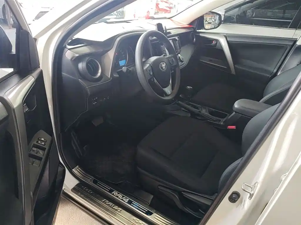 Toyota RAV4 Rongfang 2016 2.0L CVT 2WD Trend (China V) фото 16