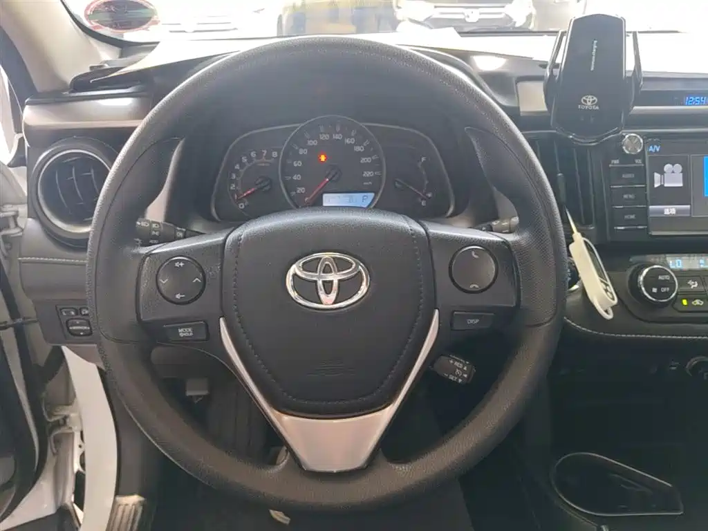 Toyota RAV4 Rongfang 2016 2.0L CVT 2WD Trend (China V) фото 11