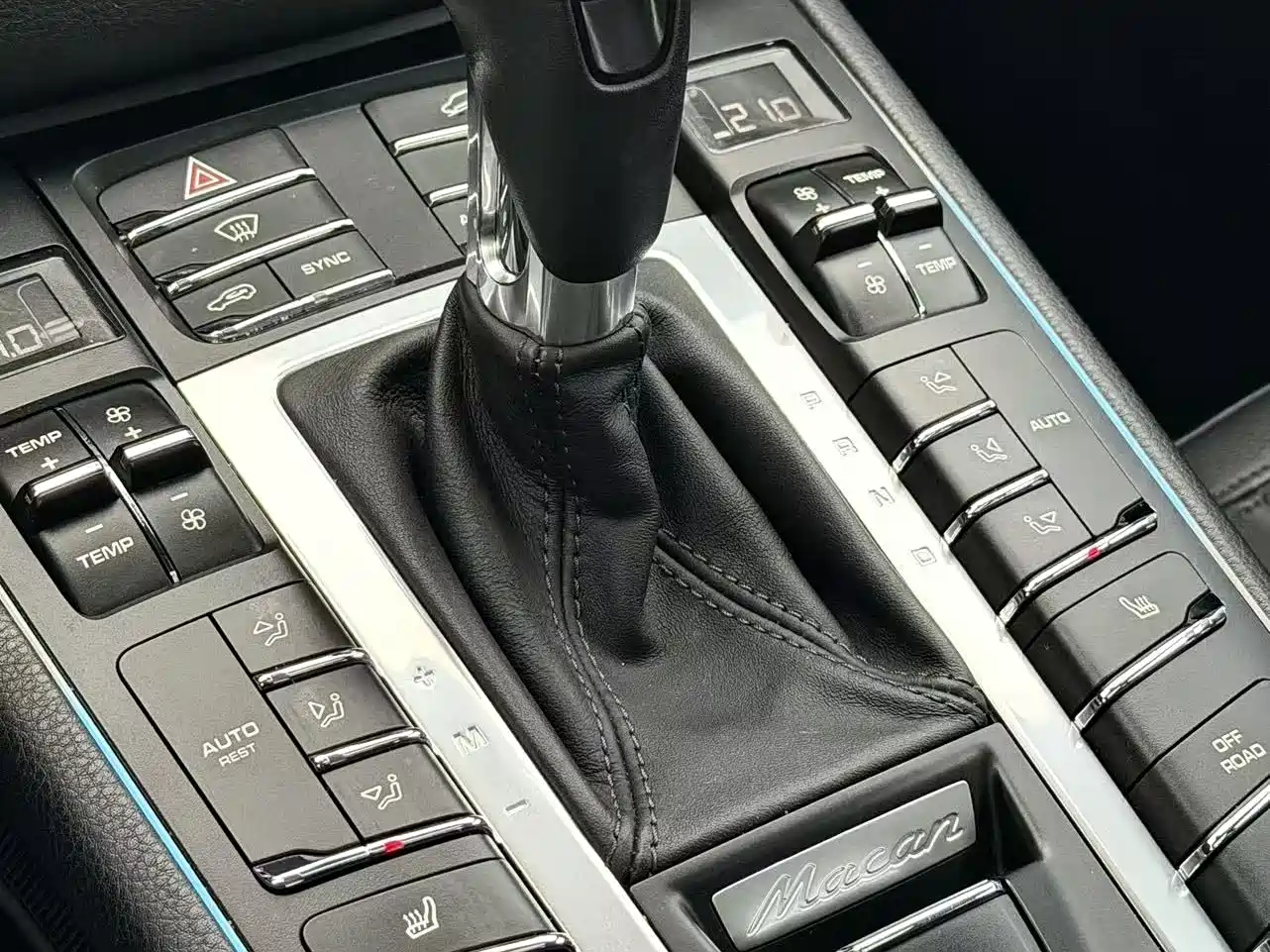 Porsche Macan 2016 Macan 2.0T фото 8