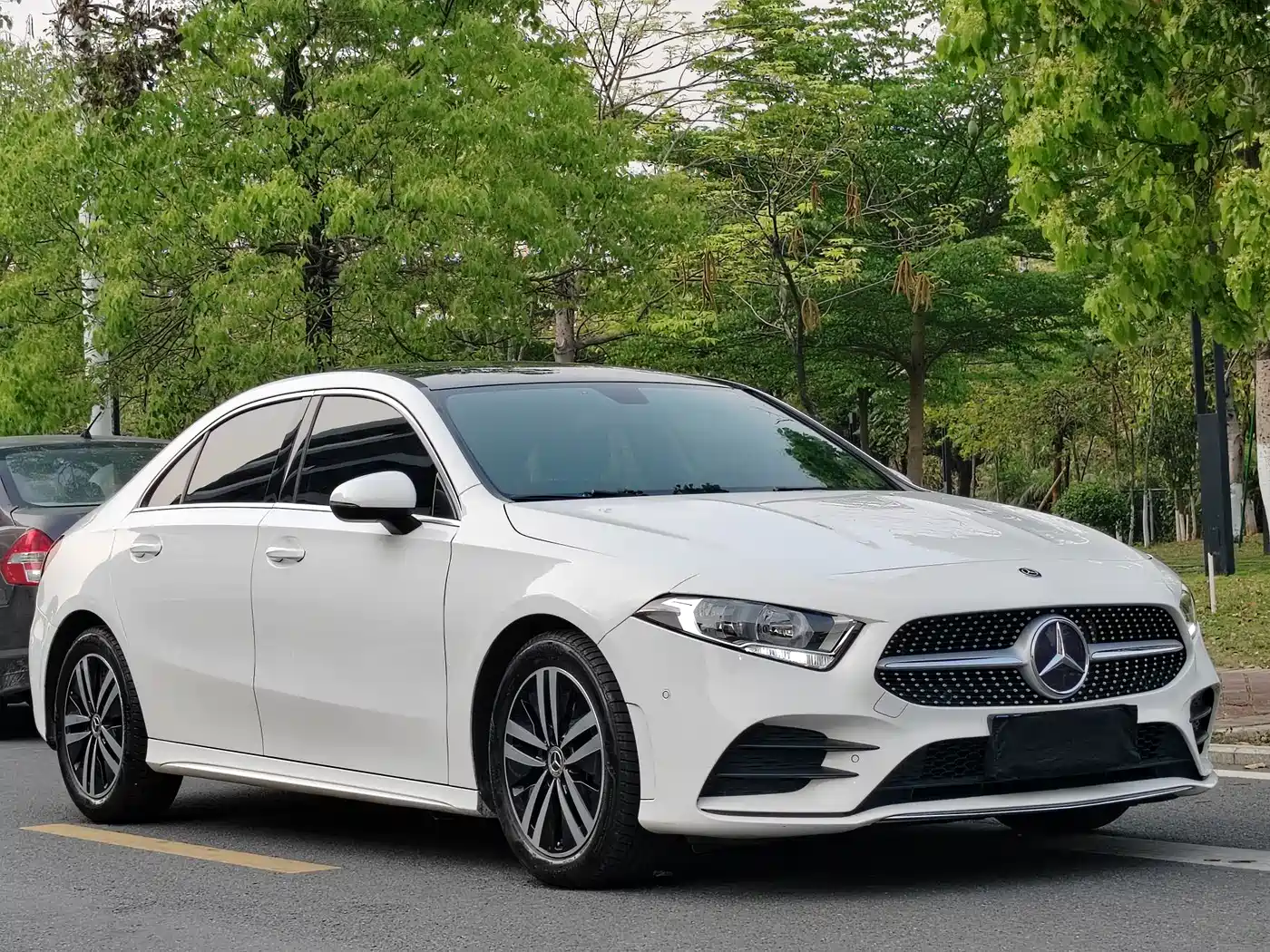 Mercedes-Benz A-Class 2019 A 180 L Sport Sedan фото 3