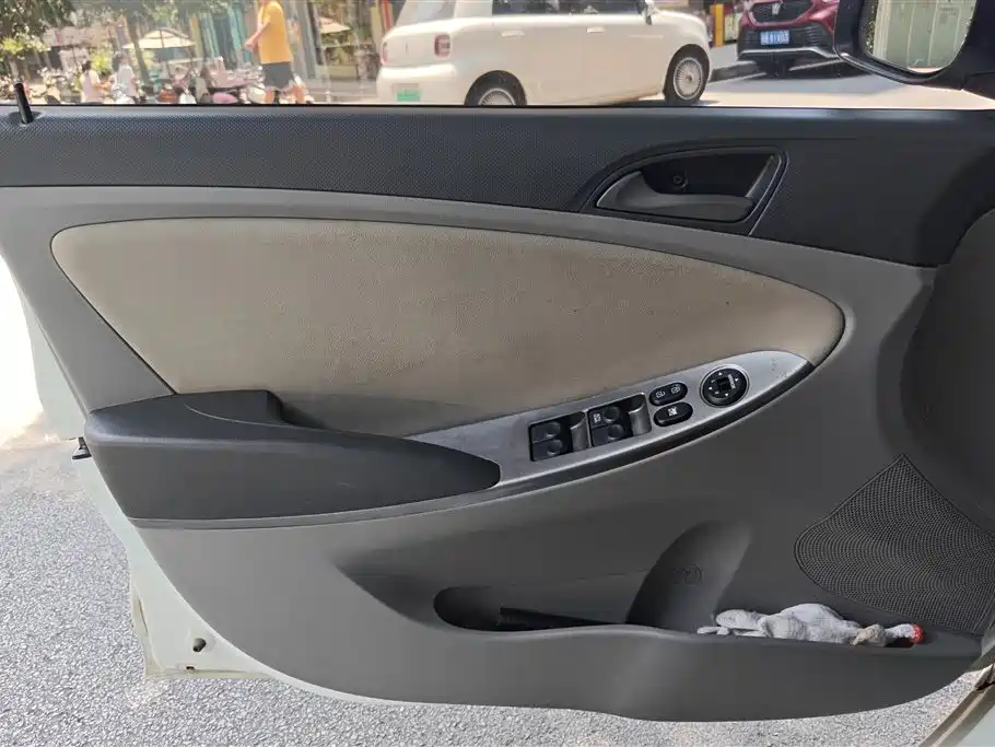 Hyundai Verna 2014 1.4L Manual Fashion GS фото 7