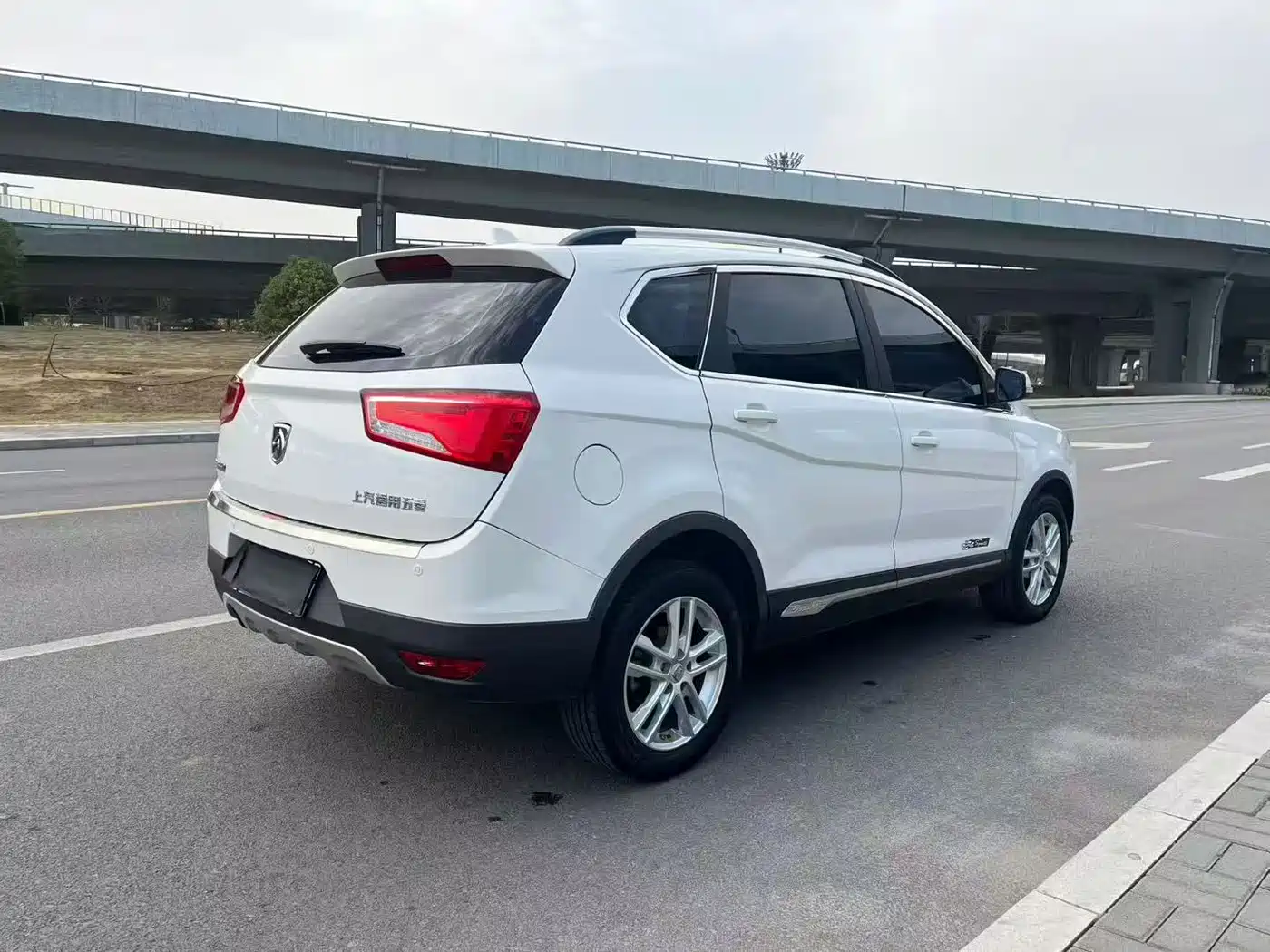 BAOJUN 560