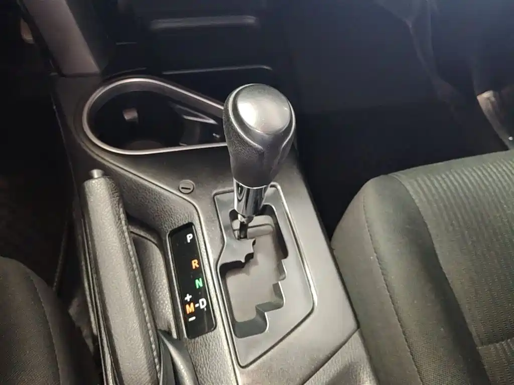 Toyota RAV4 Rongfang 2016 2.0L CVT 2WD Trend (China V) фото 14