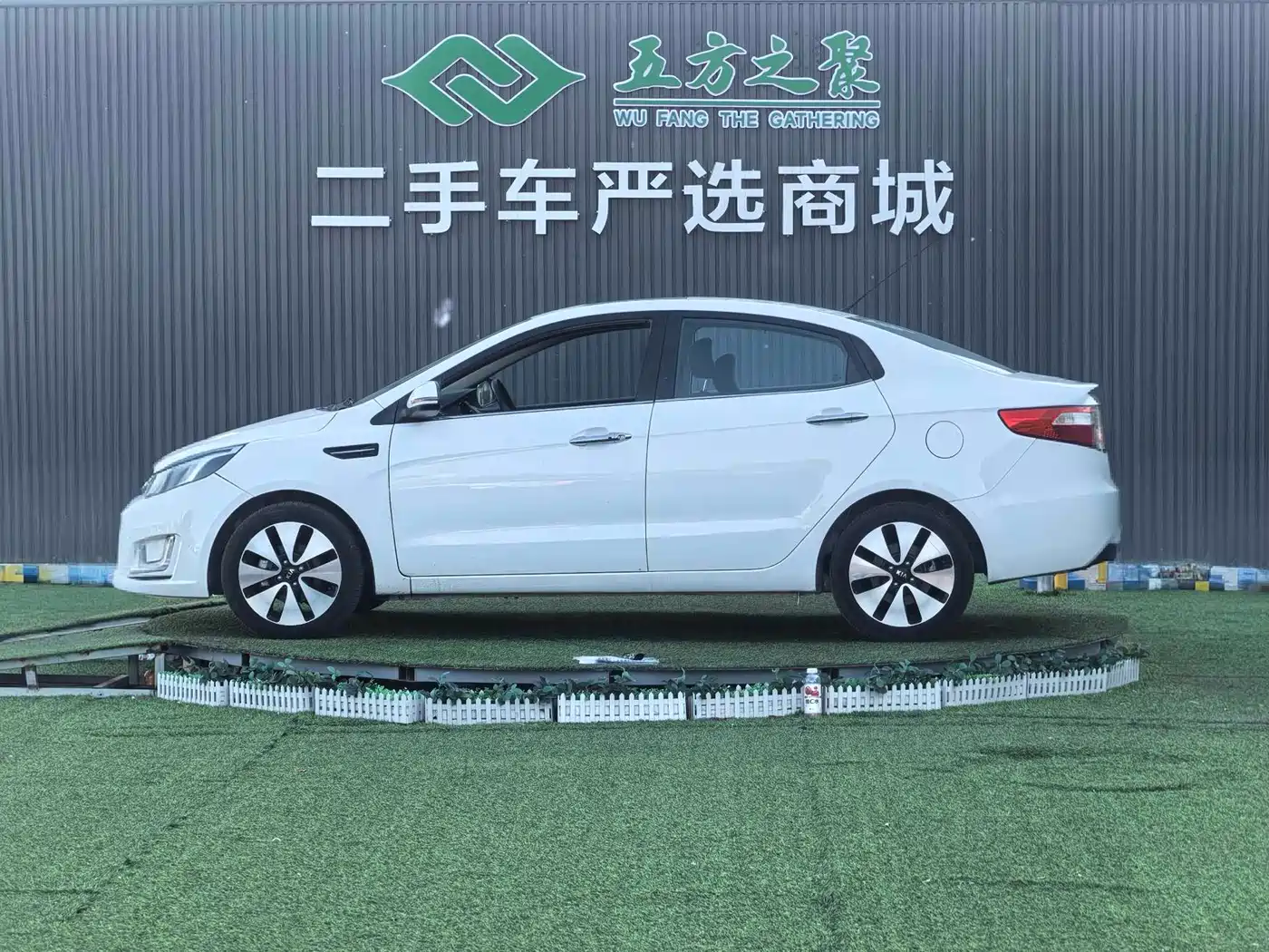 Kia K2 2012 Sedan 1.6L AT Premium ECO Commemorative Edition фото 21