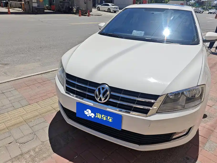 Volkswagen Lavida 2013 Facelift Classic 1.6L Manual Comfort фото 2