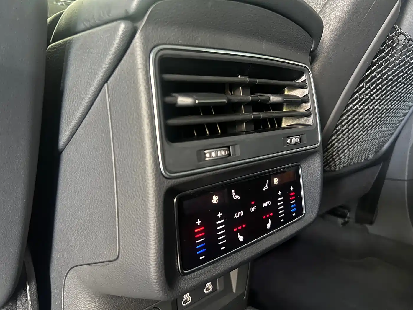 Audi Q8 2022 55 TFSI Luxury Dynamic фото 13
