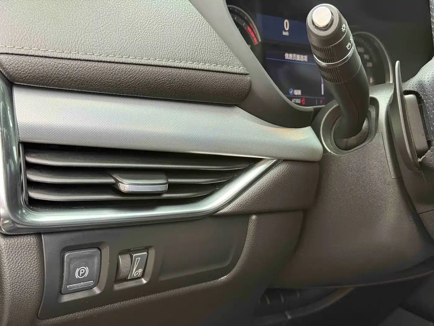 Cadillac XT4 2021 28T FWD Premium Edition фото 14