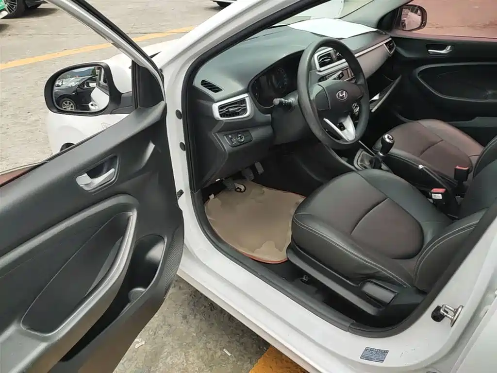 Hyundai Verna 2017 1.4L Manual Color Edition (China V) фото 16