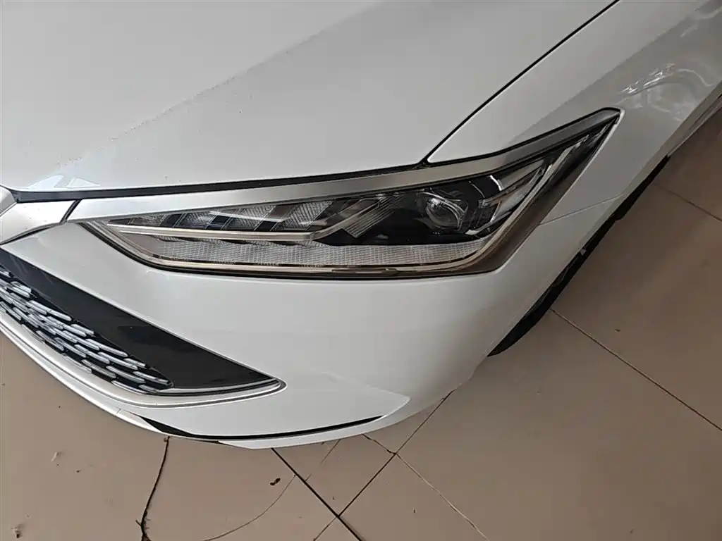 BYD Qin PLUS 2024 Glory Edition DM-i 55KM Leading фото 24