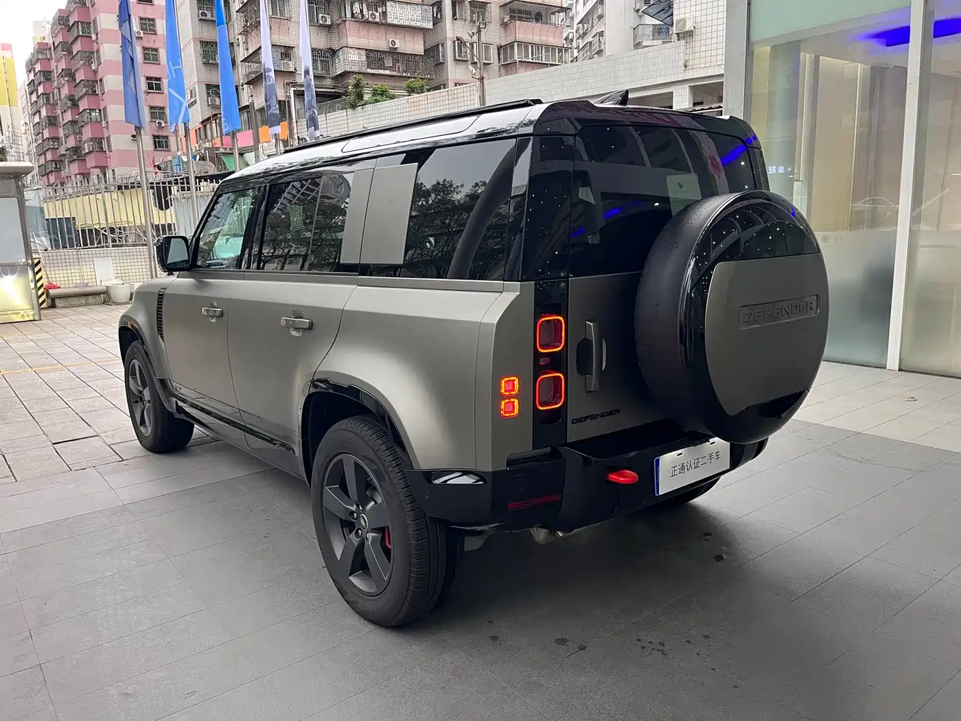 Land Rover Defender 2025 110 3.0T P400 X фото 4