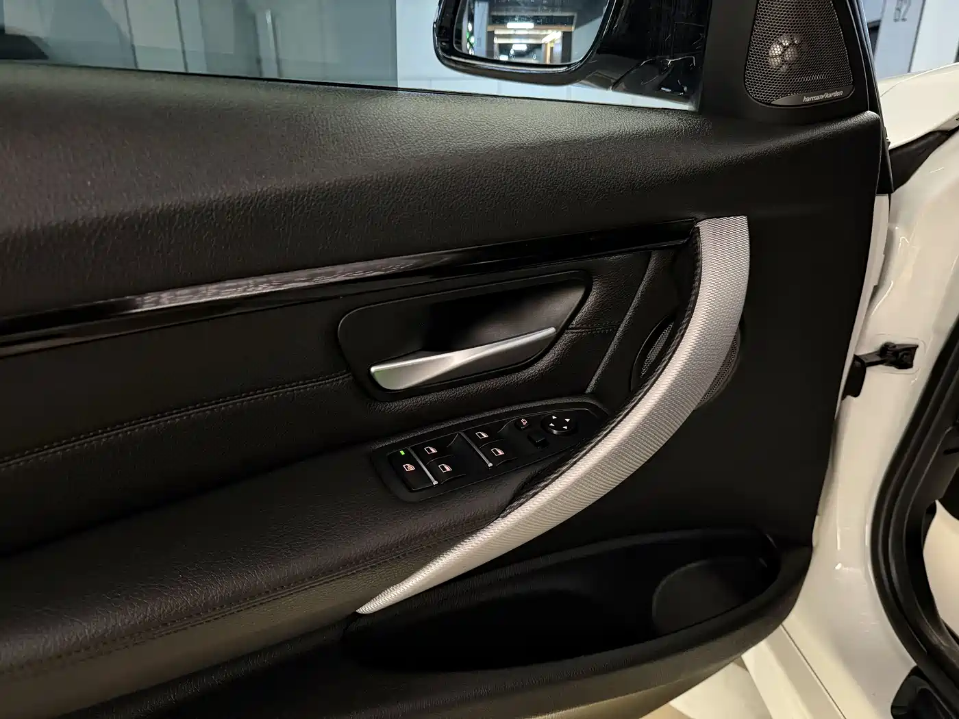BMW 3 Series 2017 330i M Sport фото 5