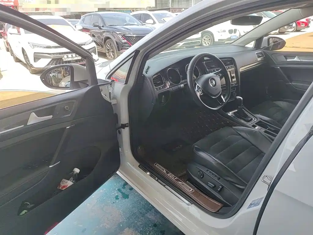 Volkswagen Golf 2018 230TSI Automatic Luxury фото 16