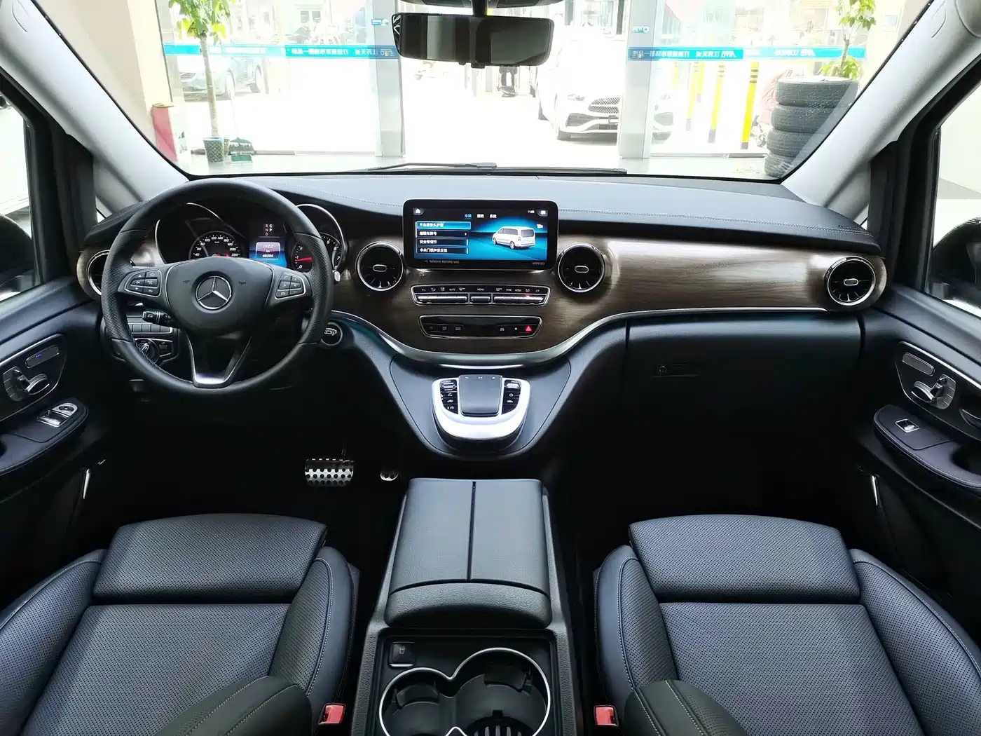 Mercedes-Benz V-Class 2022 V 260 L Long Wheelbase Luxury Edition фото 13