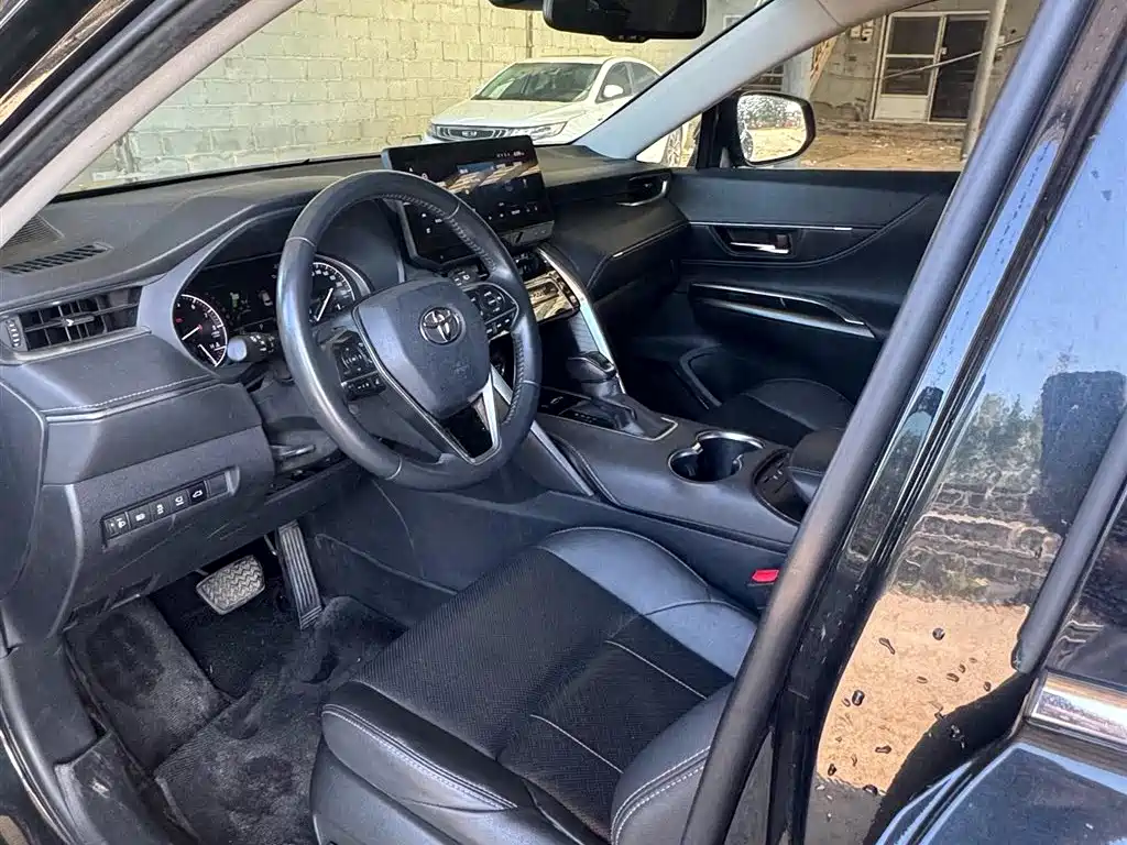 Toyota Lingfang HARRIER 2022 2.0L CVT 2WD Premium Edition фото 3