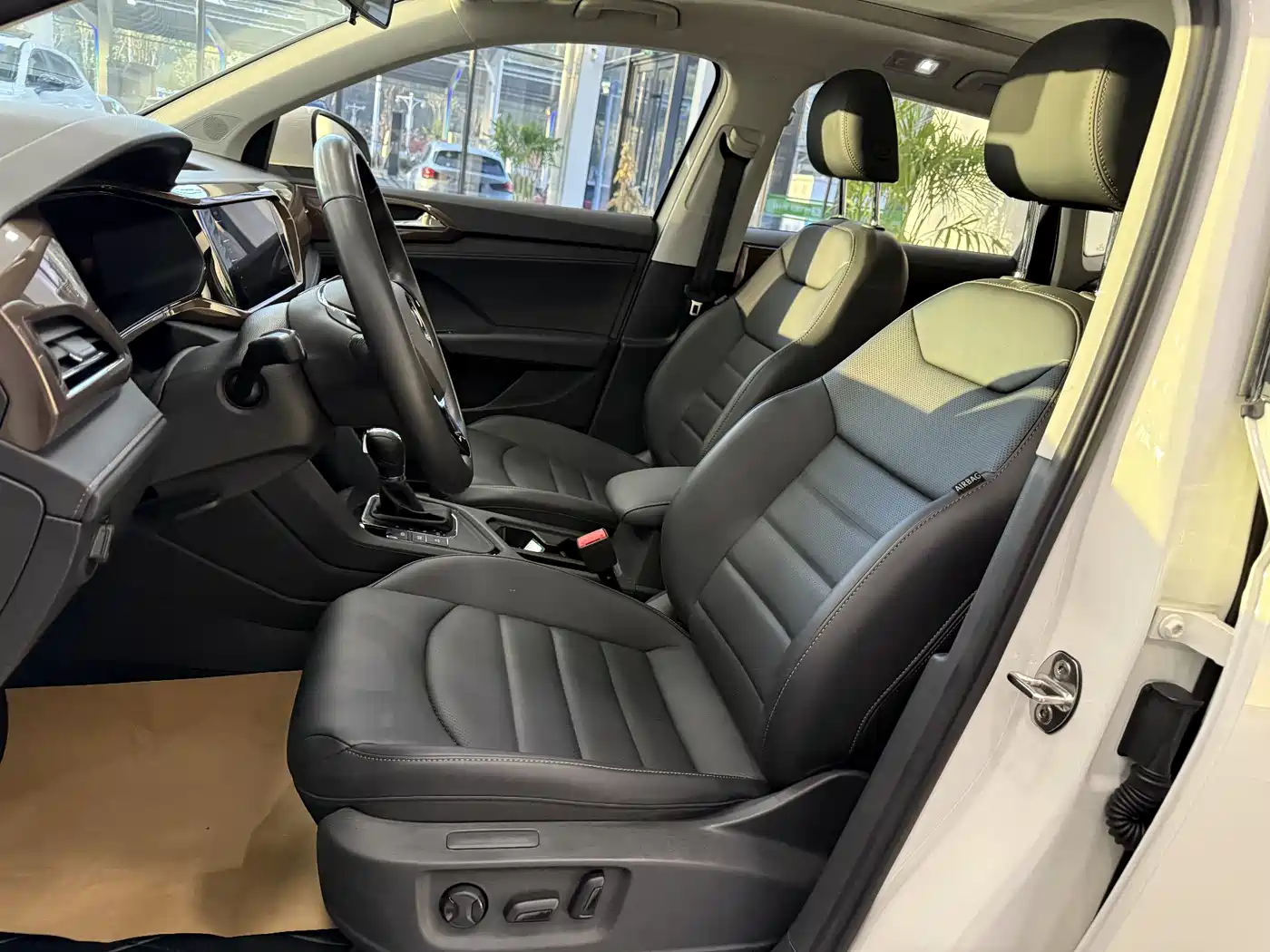 Volkswagen Tharu 2022 280TSI FWD Luxury Edition фото 16