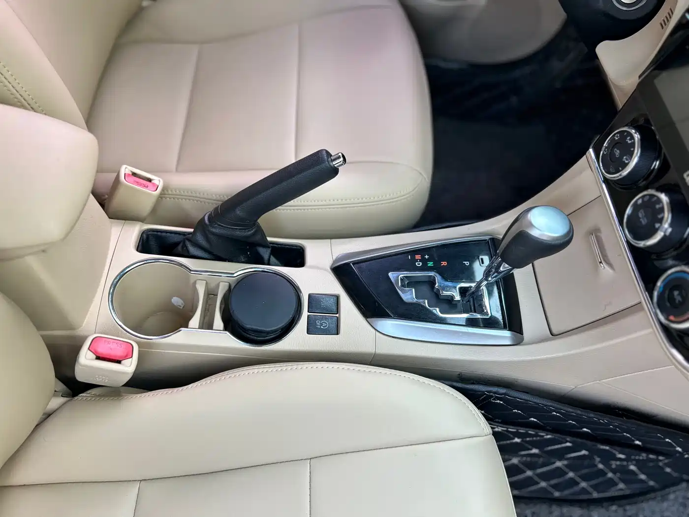 Toyota Corolla 2017 1.2T CVT GL фото 31