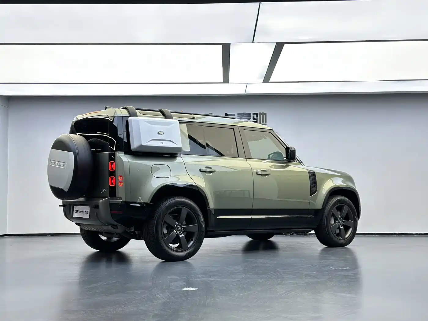 Land Rover Defender 2022 110 P400 X-DYNAMIC HSE фото 3