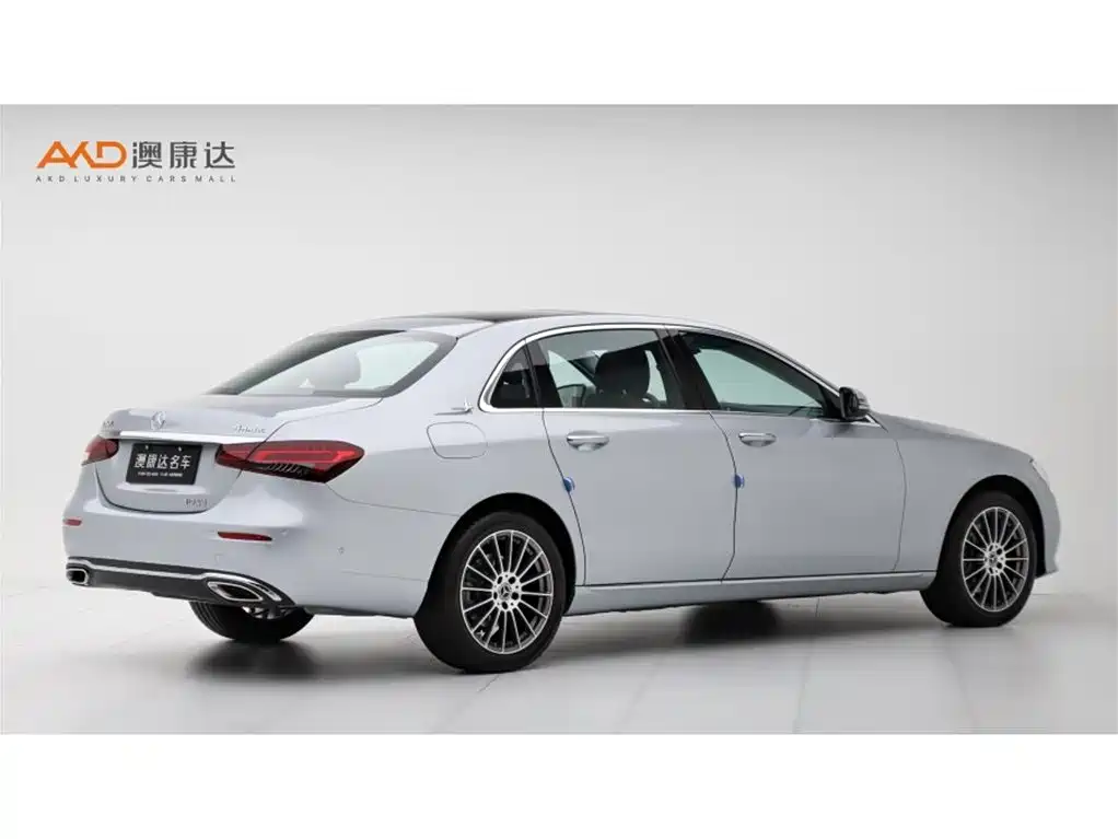 Фото 3 - Mercedes-Benz E-Class