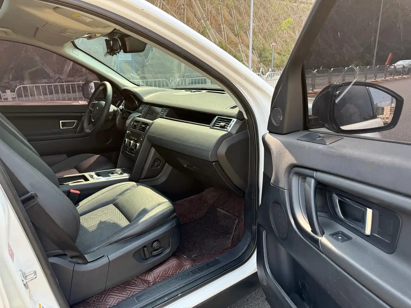 Land Rover Discovery Sport 2017 2.0T PURE фото 10