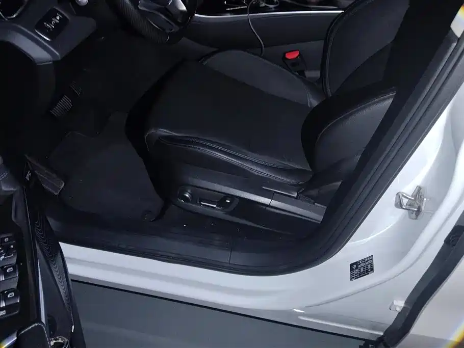 Lynk & Co 01 EM-P 2019 1.5T PHEV Pro фото 9