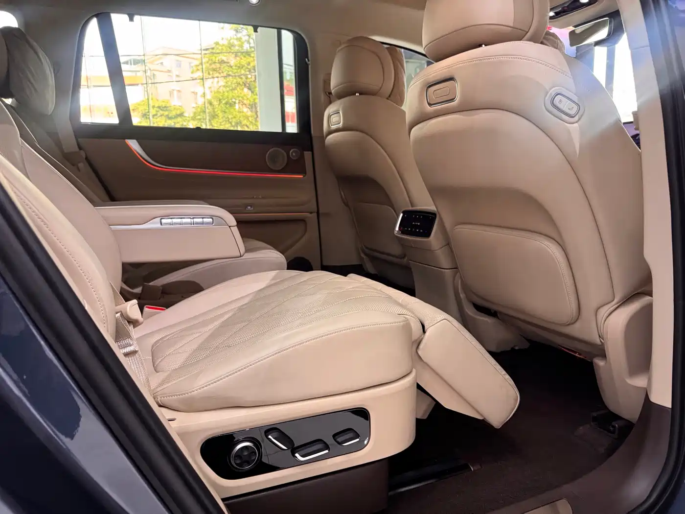 AITO Wenjie AITO M9 2024 Extended Range Ultra 42kWh 6-Seater фото 15