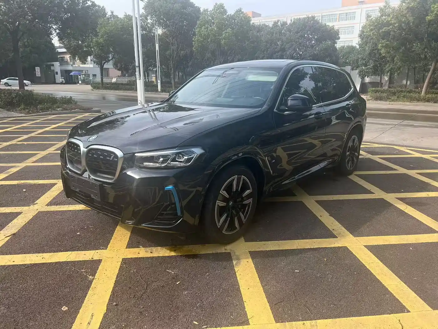 BMW IX3