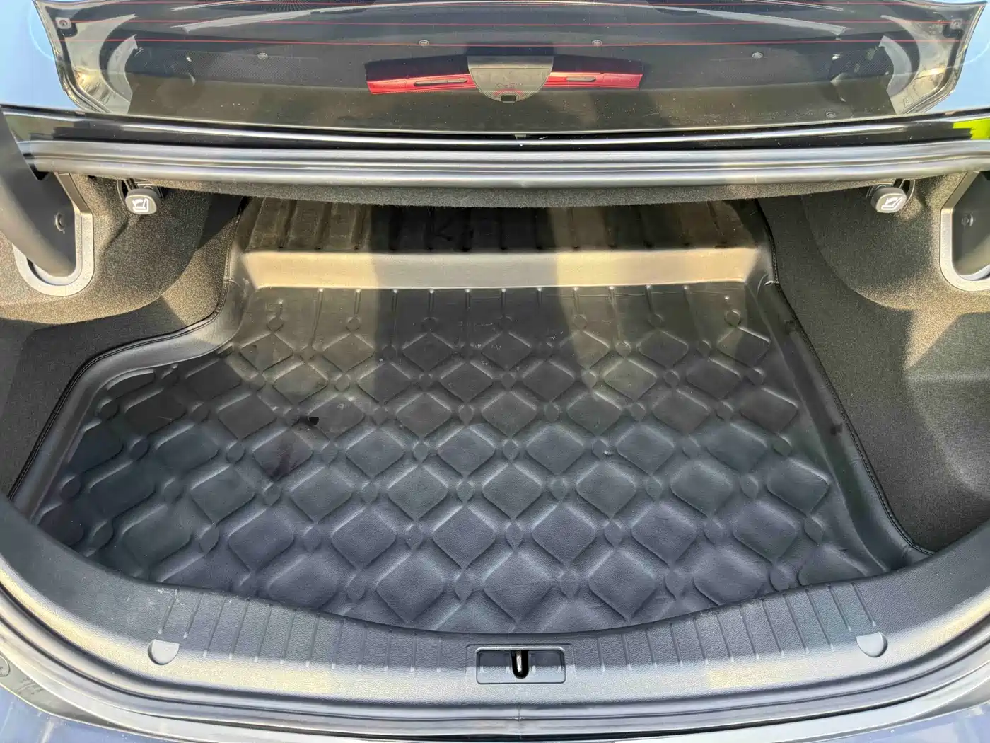 Hongqi H5 2020 1.8T Automatic Smart Connection Qi Enjoy Edition фото 18