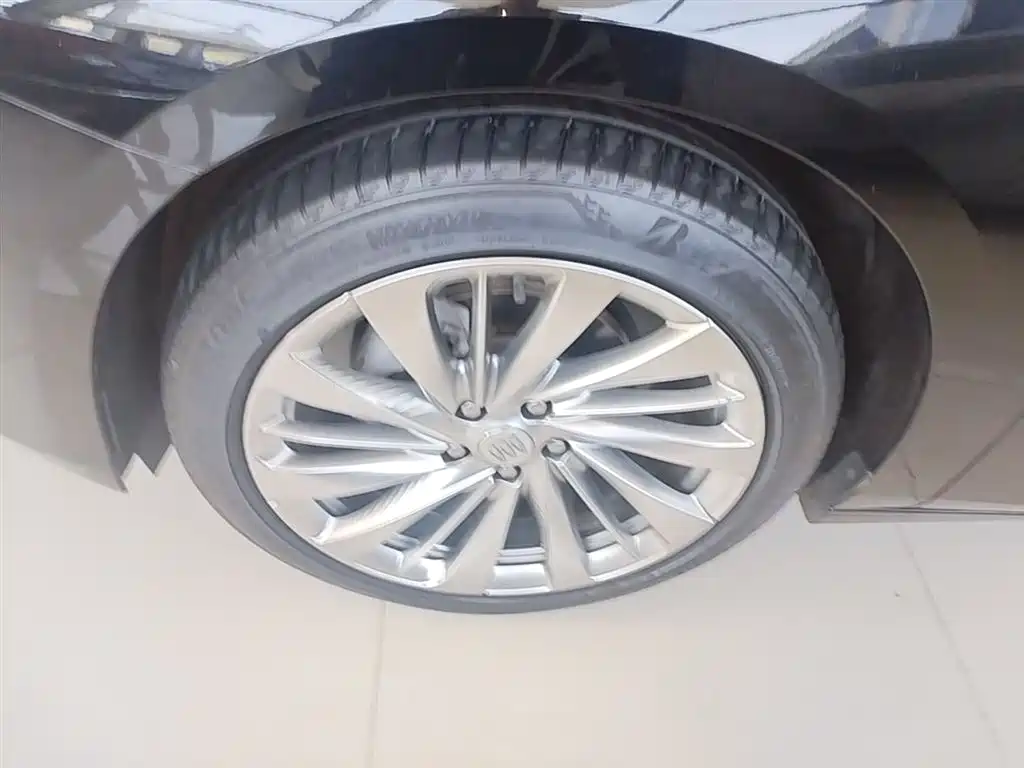 Buick LaCrosse 2023 28T Premium Edition фото 23