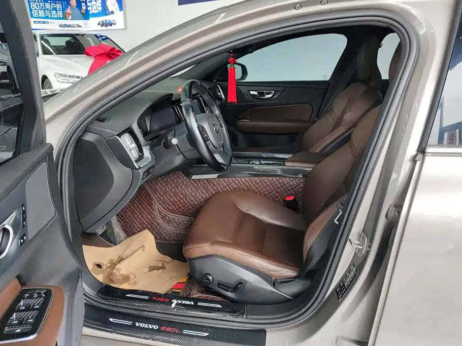 Фото 9 - Volvo S60