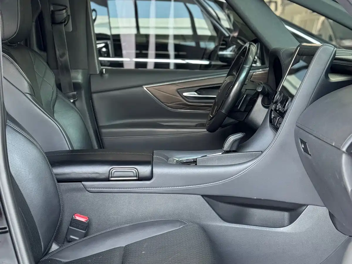 Photo 4 - Toyota Vellfire