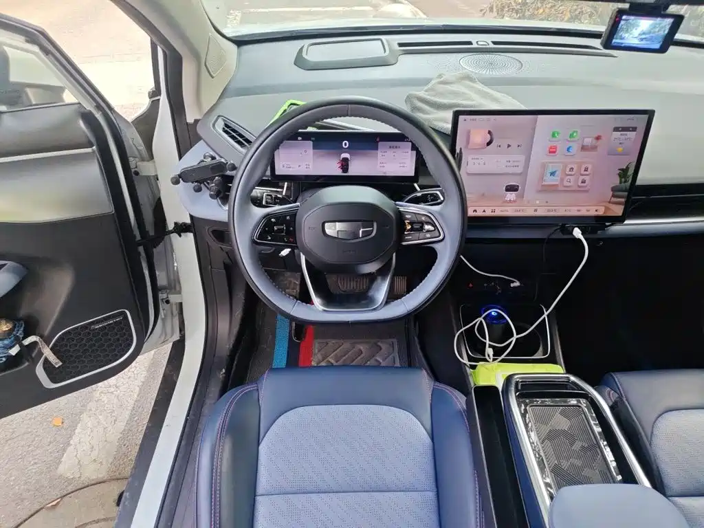 Geely Geometry M6 2023 2022 450 New Intelligence Edition