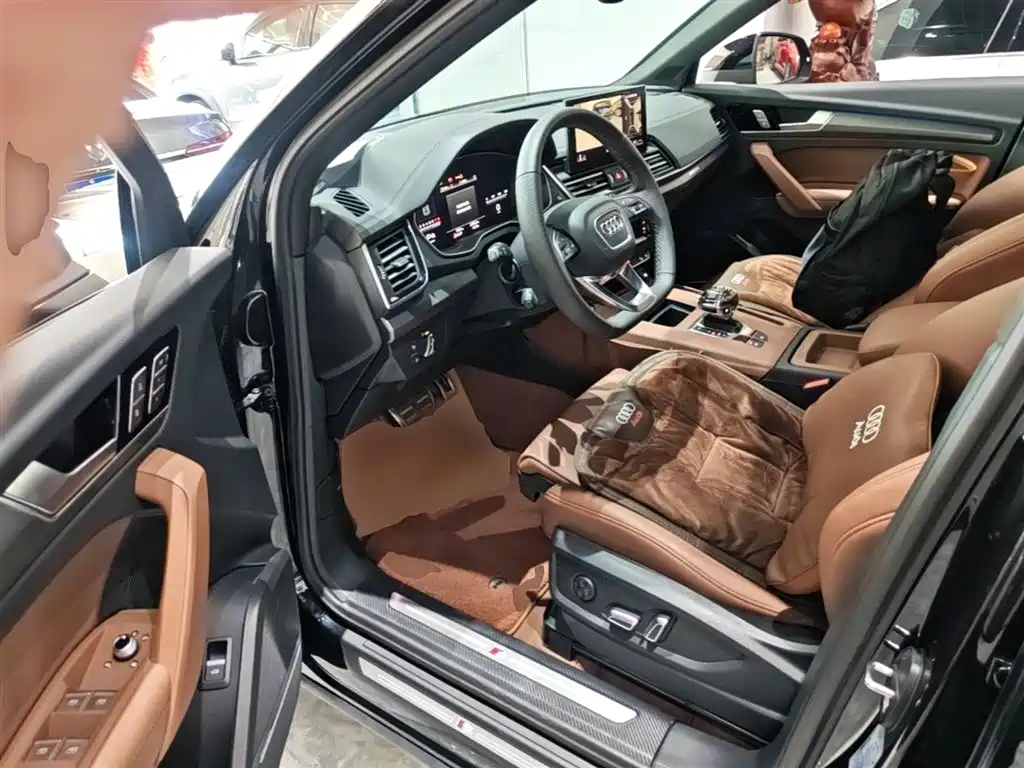 Audi Q5L 2025 45th Anniversary Edition 45 TFSI Luxury Sport фото 15