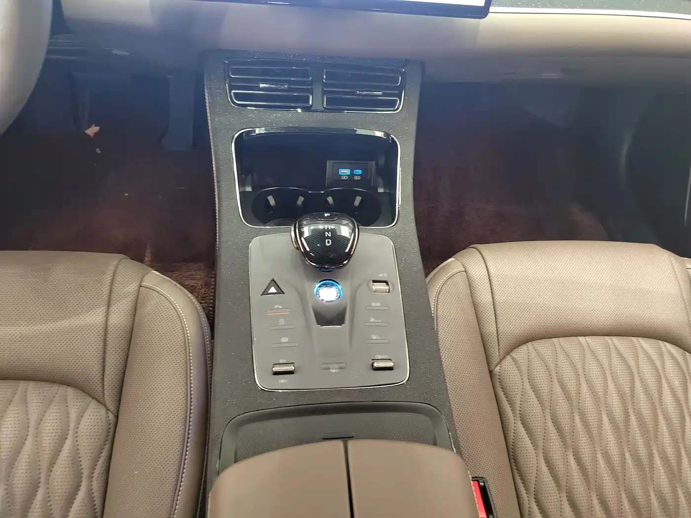 BYD Han 2024 DM-i Glory Edition 121KM Honor фото 6